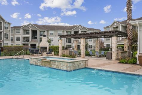 14807 Woodland Hills Drive 7104 Houston TX 77396