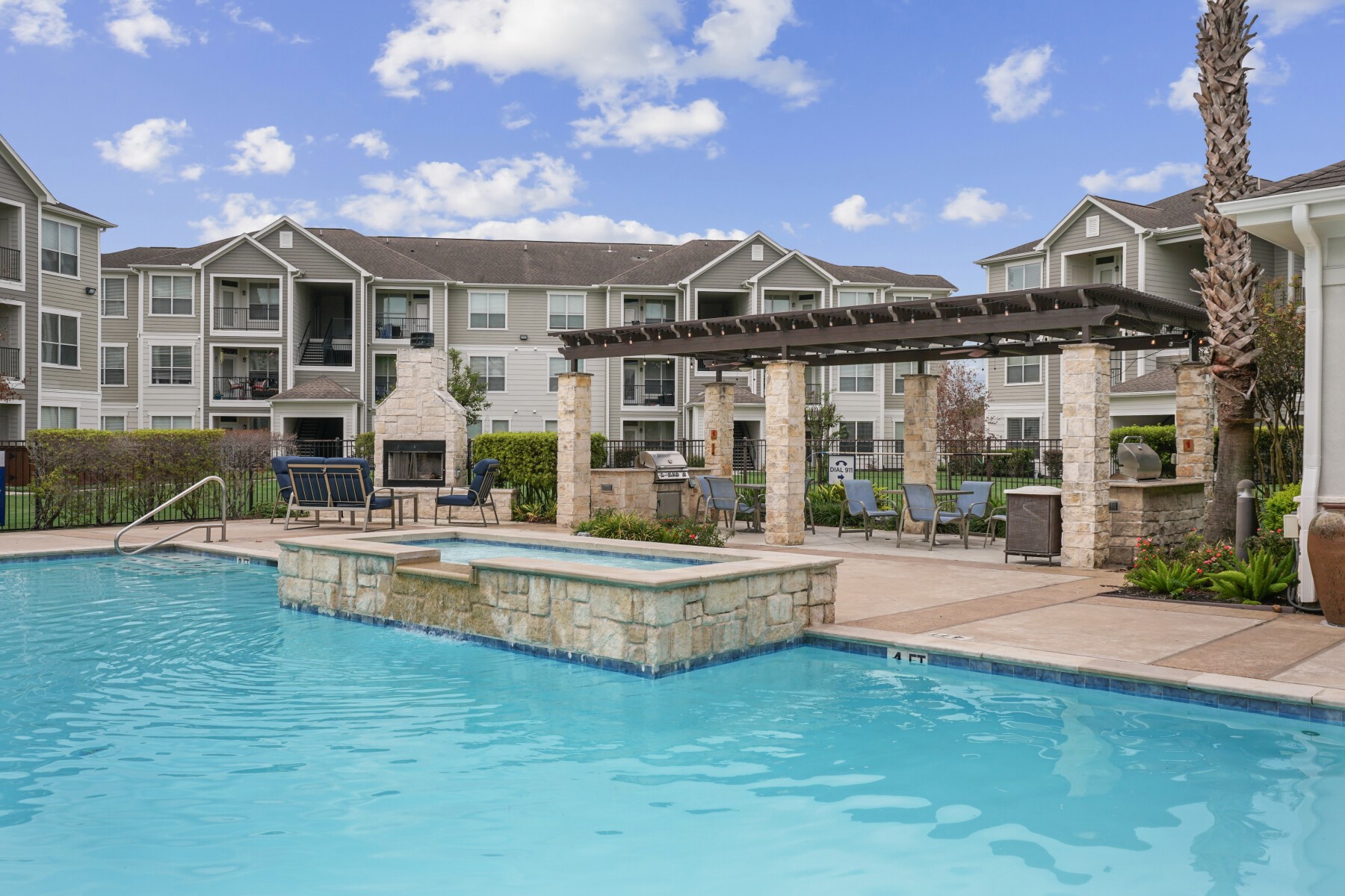 14807 Woodland Hills Drive 7104 Houston TX 77396