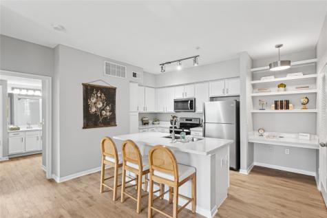 14807 Woodland Hills Drive 7104 Houston TX 77396