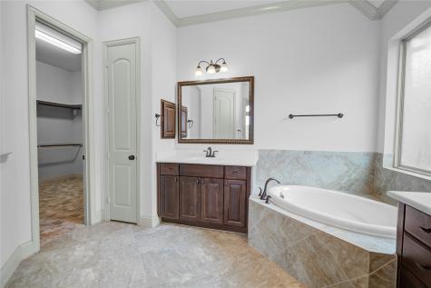 1644 Longwood Glen Lane Friendswood TX 77546