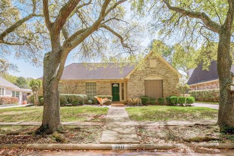 3011 W Steepbank Circle Sugar Land TX 77479