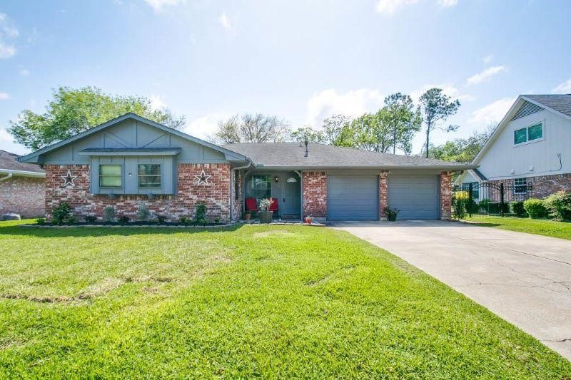 1904 Lazy Creek Lane Pearland TX 77581