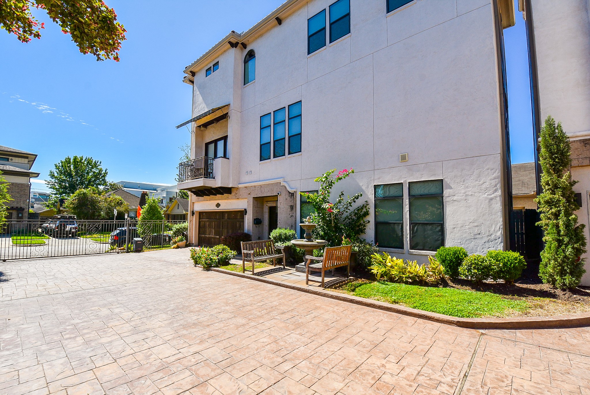 2052 W Main Street Houston TX 77098
