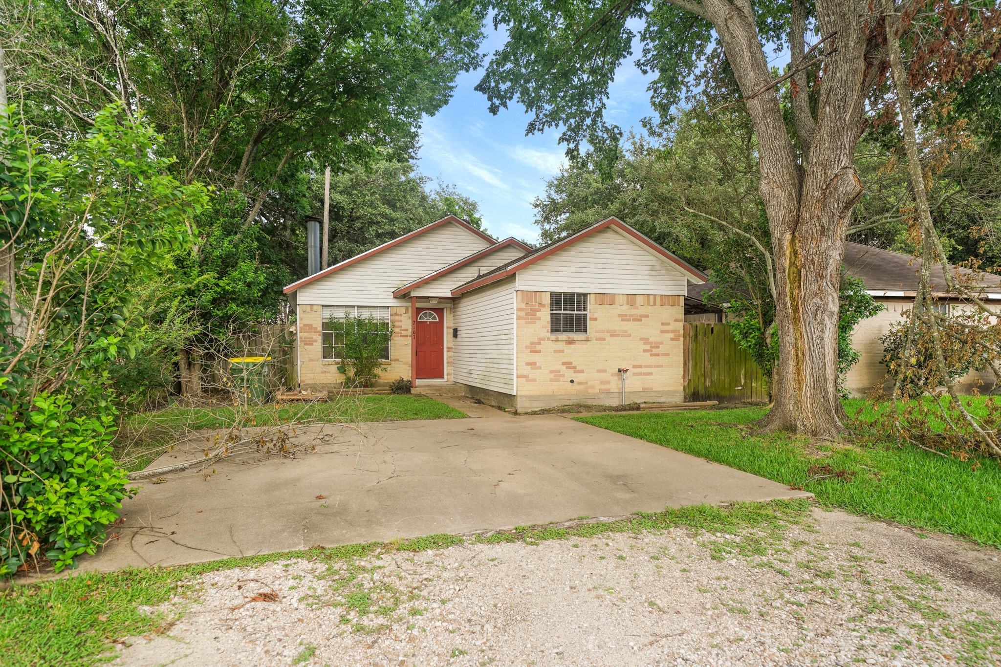 2107 N Austin Avenue Pearland TX 77581
