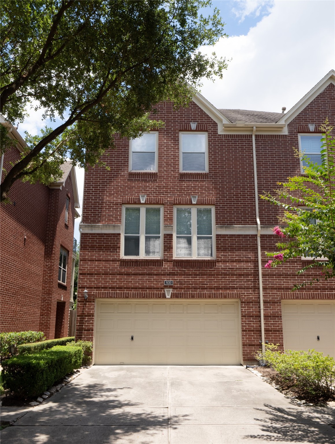 830 E Heights Hollow Lane Houston TX 77007