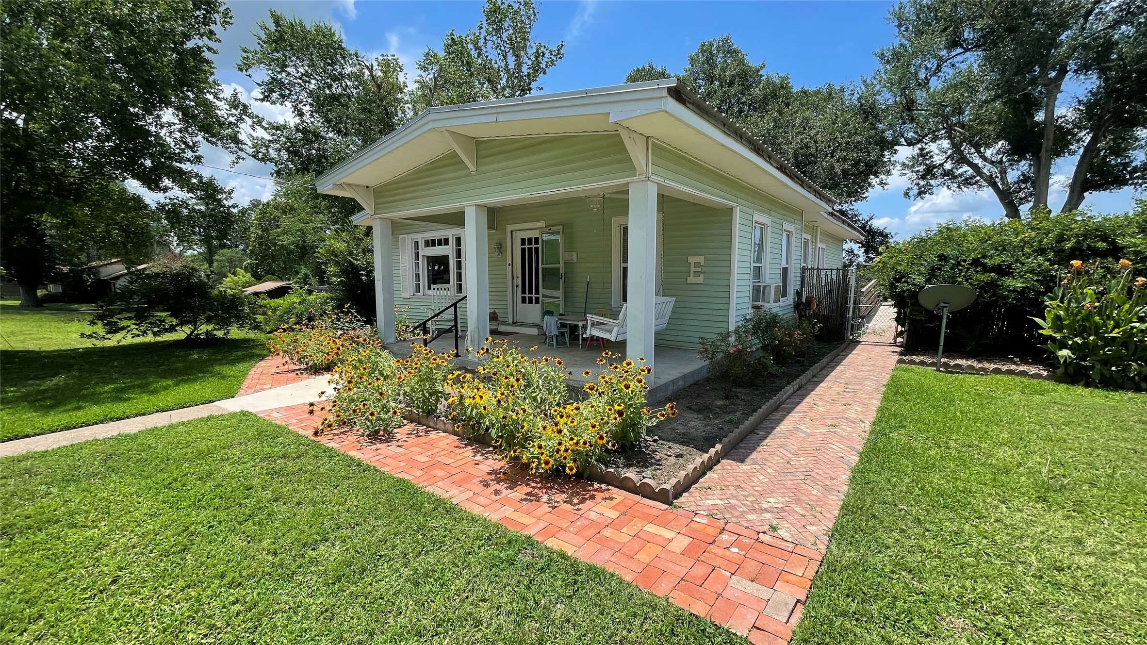 505 W Glenn Street Bellville TX 77418