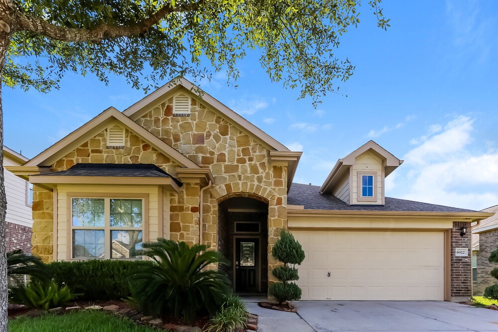 6922 Hunters Way Lane Baytown TX 77521
