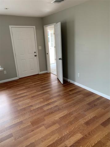 206 W James Street Baytown TX 77520