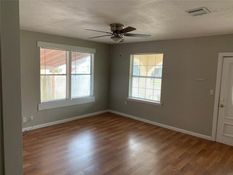 206 W James Street Baytown TX 77520