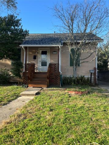 5106 Avenue R 1/2 Galveston TX 77551