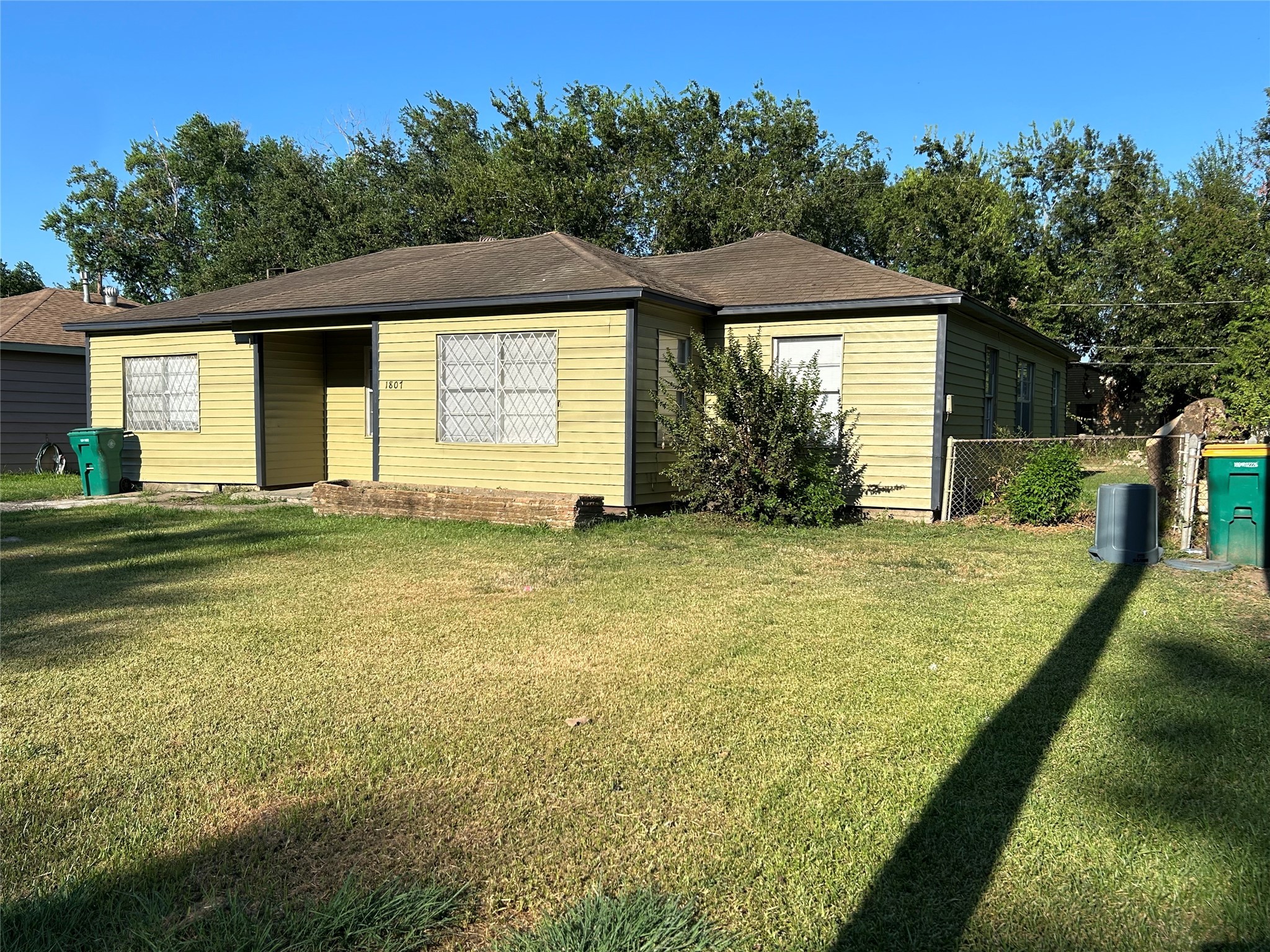 1807 Scarborough Lane Pasadena TX 77502