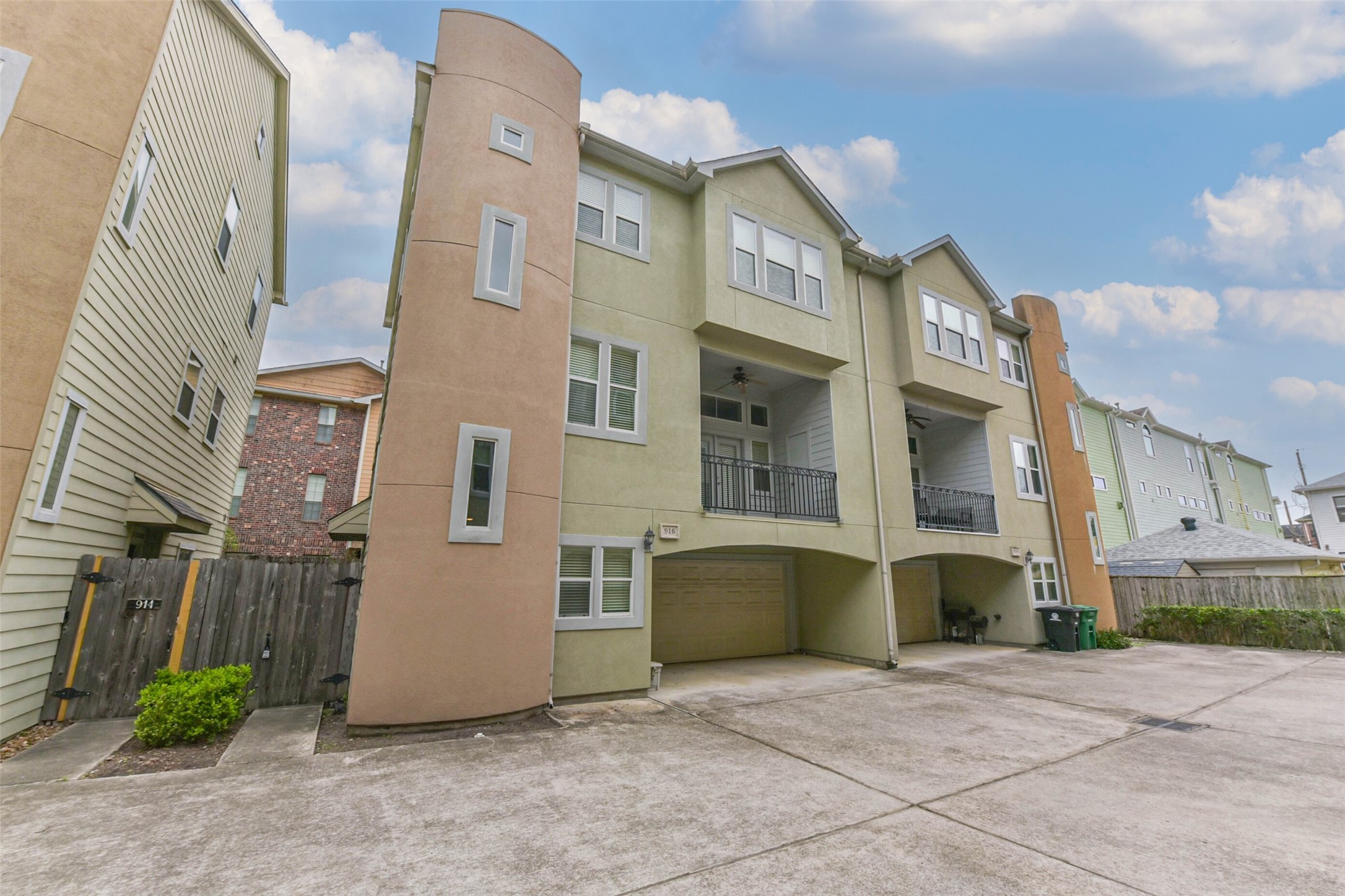 916 W 26th Street Houston TX 77008