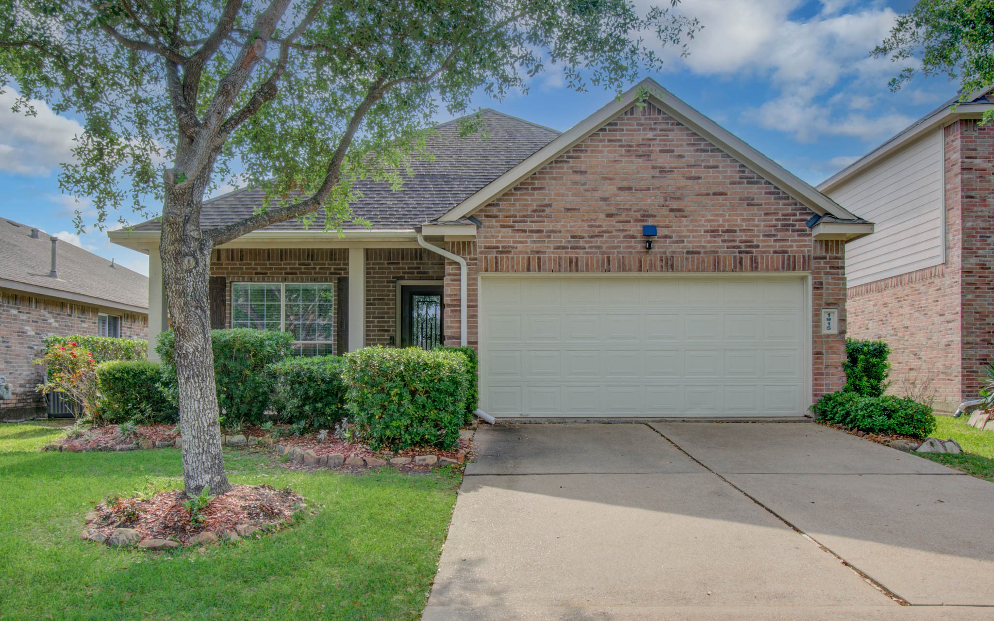 1915 Roaring Springs Drive Pearland TX 77584