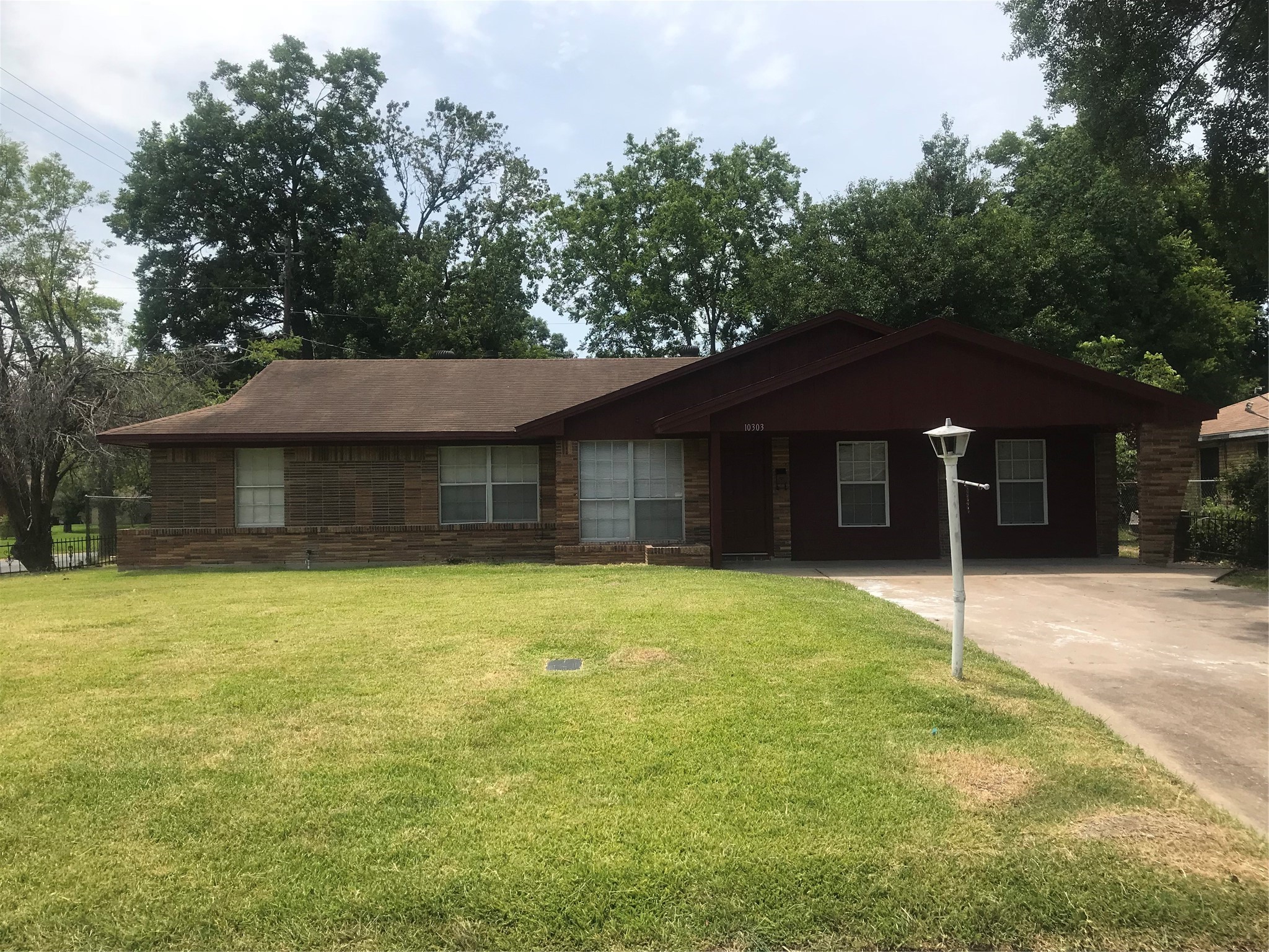 10303 Bretton Drive Houston TX 77016