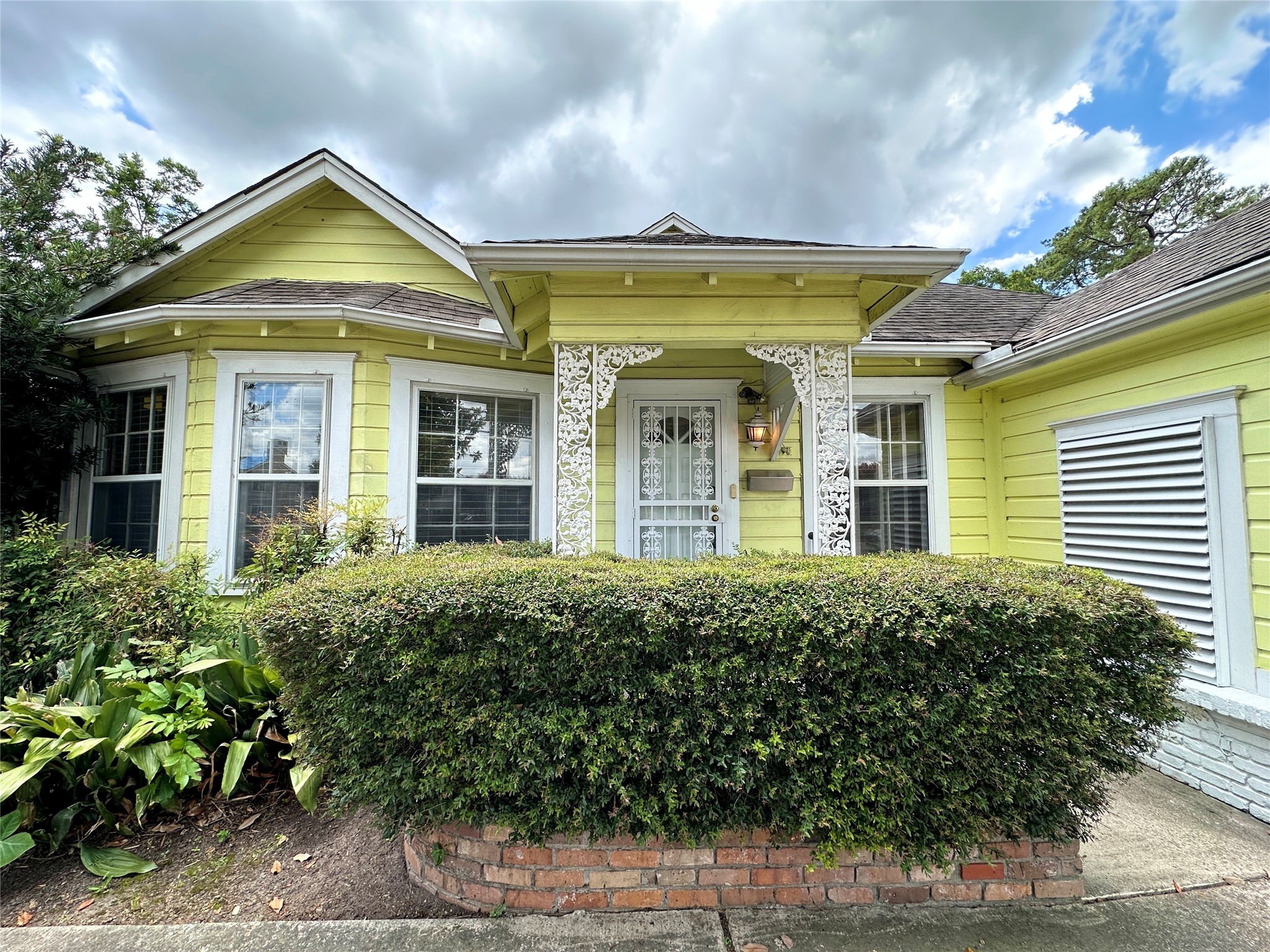 709 W 34th Street Houston TX 77018