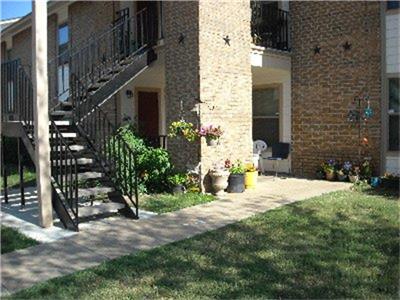 1304 W Avenue Hooks TX 75561