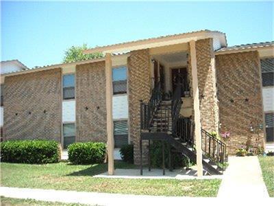 1304 W Avenue Hooks TX 75561