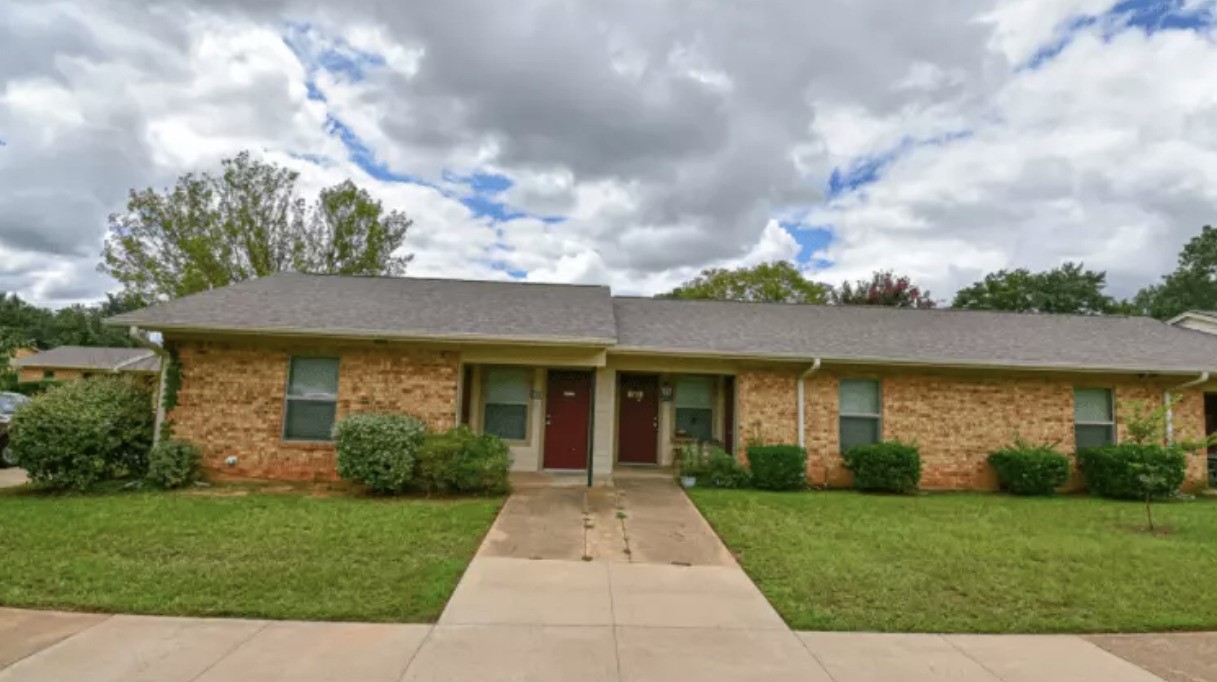 1600 S Palestine Street Athens TX 75751
