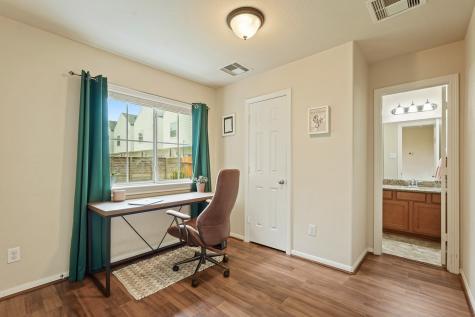 868 Fisher Street Houston TX 77018