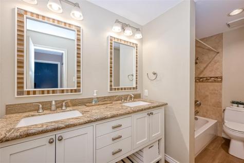 4144 Greystone Way 805 Sugar Land TX 77479