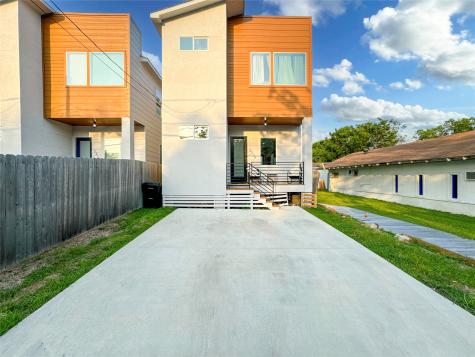 2208 Des Chaumes Street Houston TX 77026
