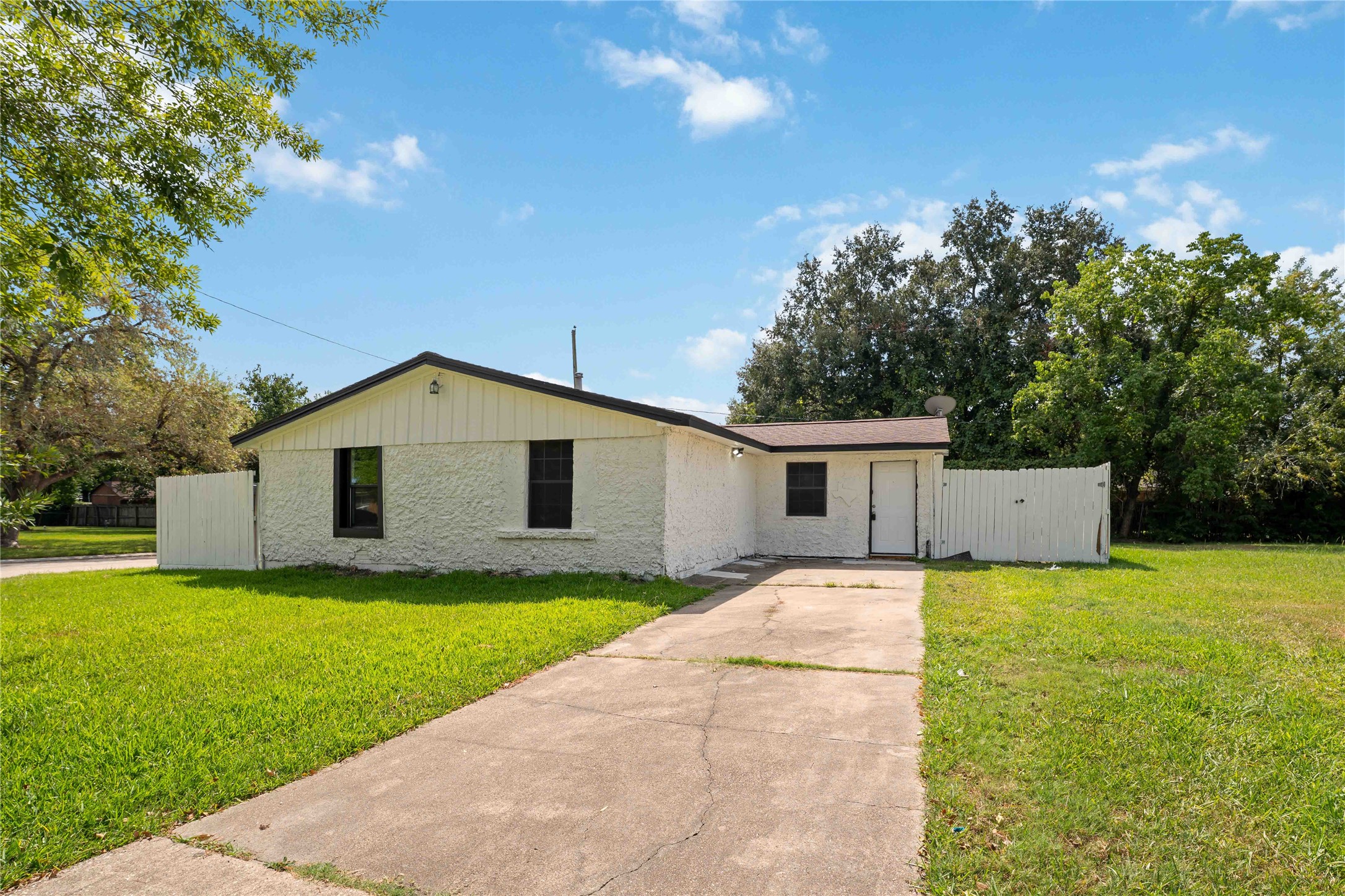 2101 W Gulf Street Baytown TX 77520