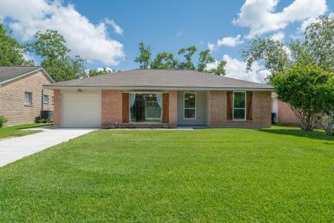511 Avondale Lane Friendswood TX 77546