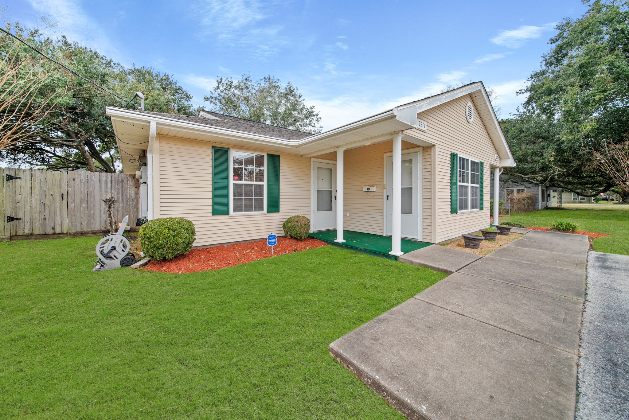 2214 N Grand Boulevard Pearland TX 77581