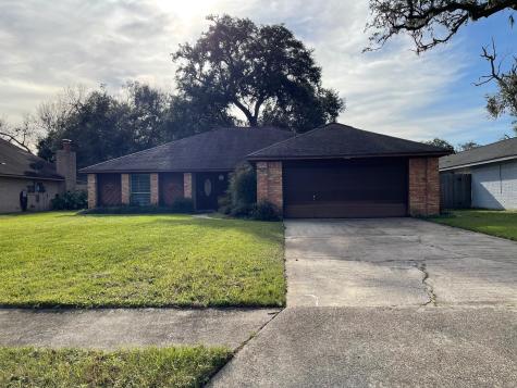 131 Spanish Moss Lane Lake Jackson TX 77566