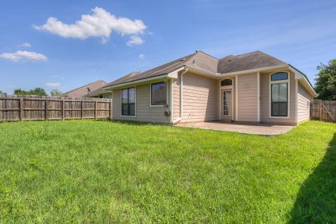 103 Garden Acres Huntsville TX 77320