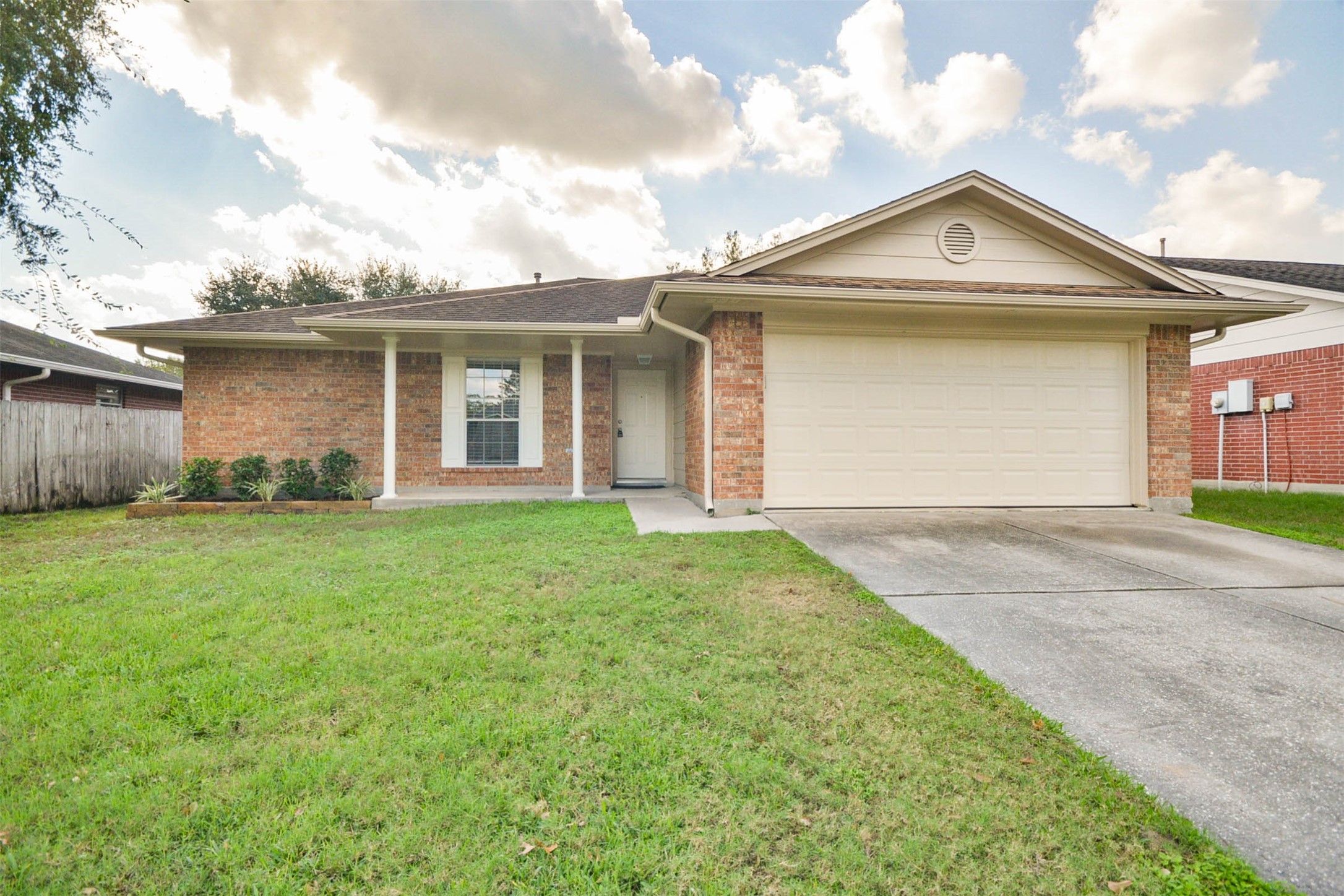 2402 Meandering Trail Kingwood TX 77339