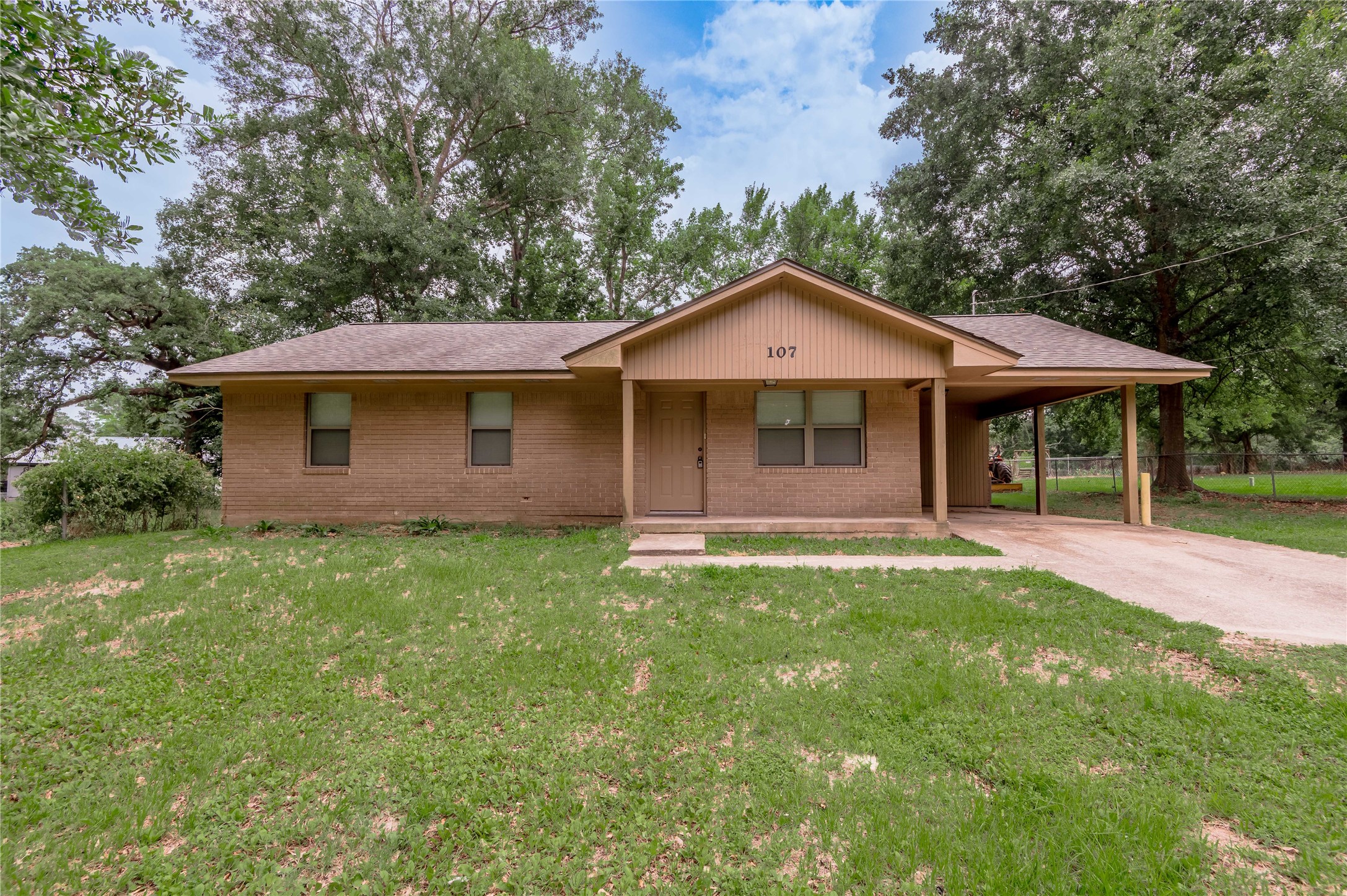 107 Town And Country Drive Huntsville TX 77320