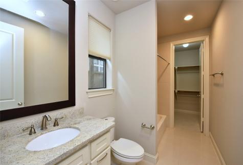 5813A Kiam Street Houston TX 77007