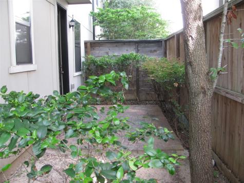 5813A Kiam Street Houston TX 77007