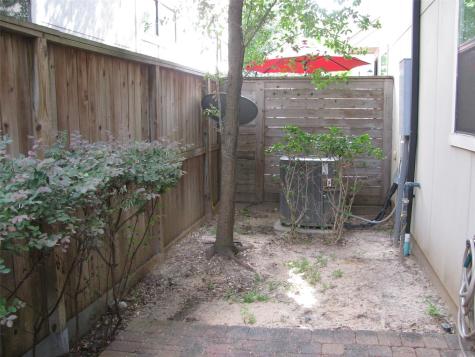 5813A Kiam Street Houston TX 77007