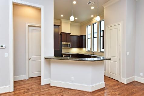 5813A Kiam Street Houston TX 77007