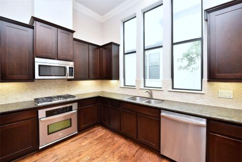 5813A Kiam Street Houston TX 77007