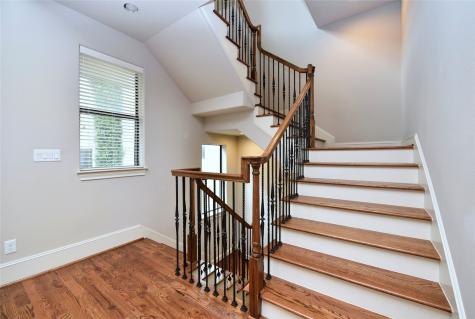 5813A Kiam Street Houston TX 77007
