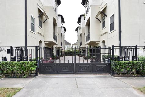 5813A Kiam Street Houston TX 77007