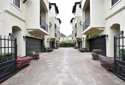 5813A Kiam Street Houston TX 77007