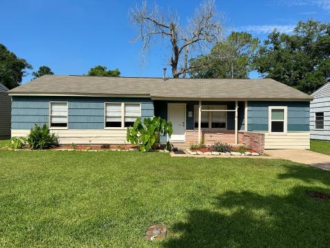 218 Laurel Street Lake Jackson TX 77566