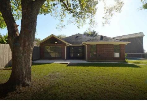 414 Live Oak Lane Friendswood TX 77546