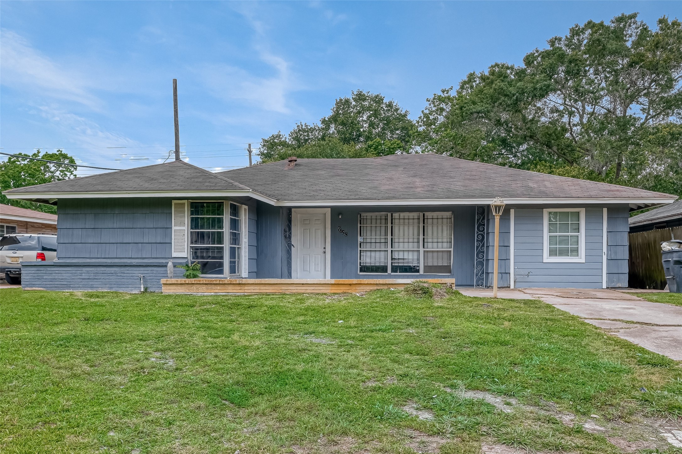 7658 Belbay Street Houston TX 77033