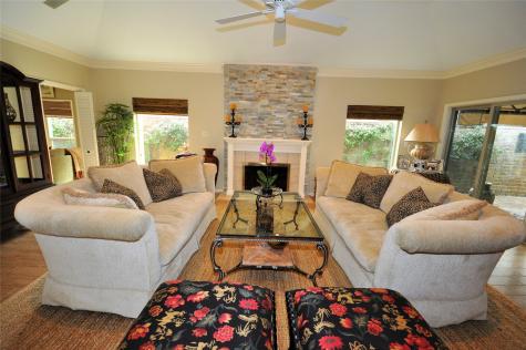 318 E Fair Harbor Lane Houston TX 77079