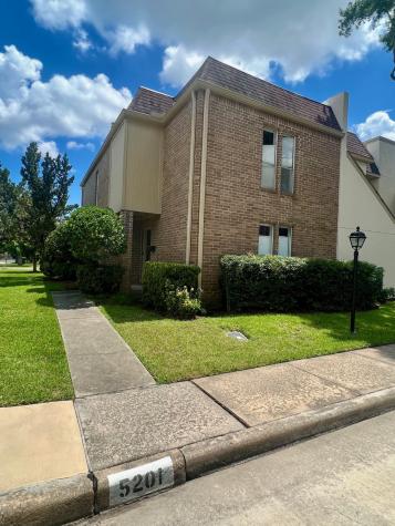 5201 Woodlawn Place Bellaire TX 77401