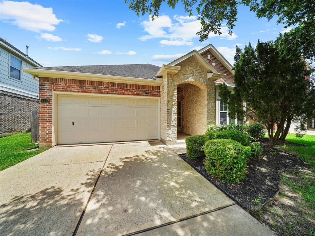 2909 Laurel Brook Lane Pearland TX 77584