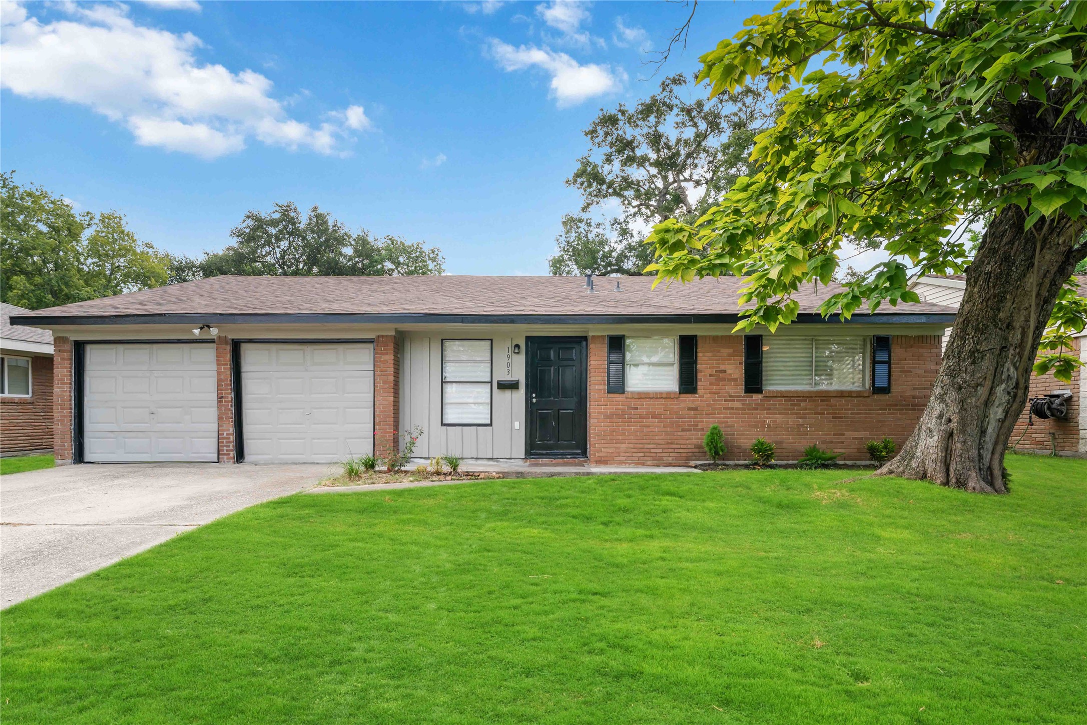 1903 Scarborough Lane Pasadena TX 77502