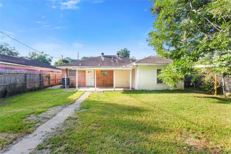 1212 W Snyder Street Alvin TX 77511