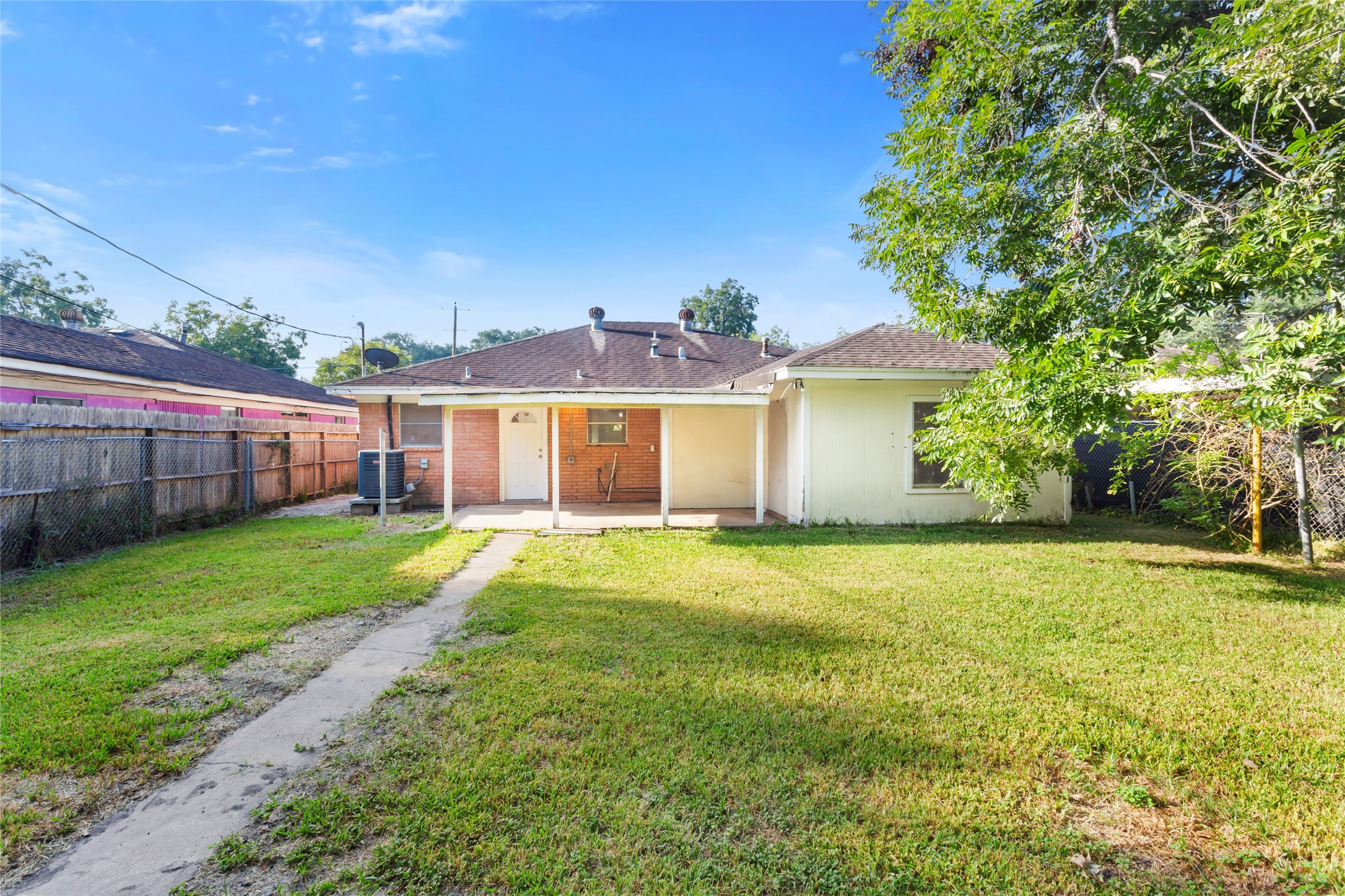 1212 W Snyder Street Alvin TX 77511