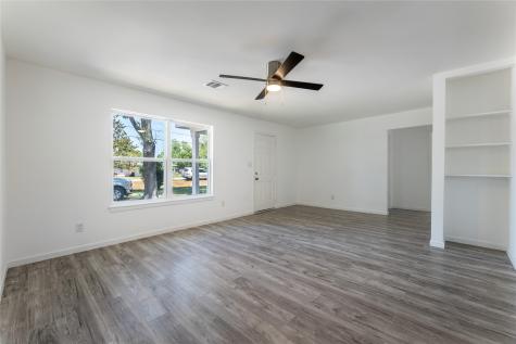 2725 W Shane Street Alvin TX 77511